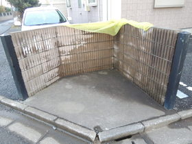 Building appearance. The apartment is a dedicated garbage dump. 