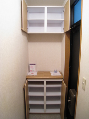 Entrance. Thing even put shoes Maeru convenient front door storage