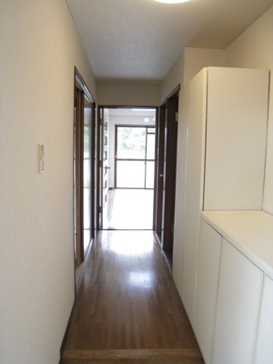 Entrance. This image I opened the front door ☆