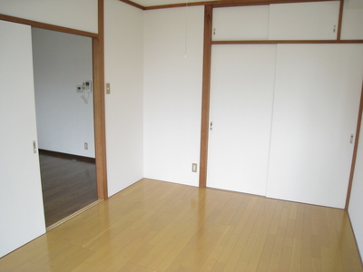 Living and room. Please in the bedroom!