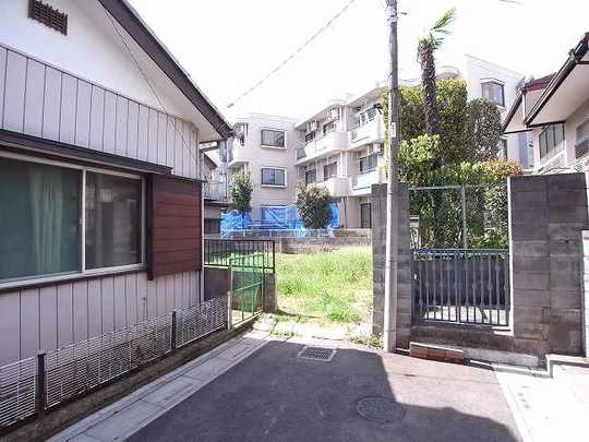 Local photos, including front road. Local land photo