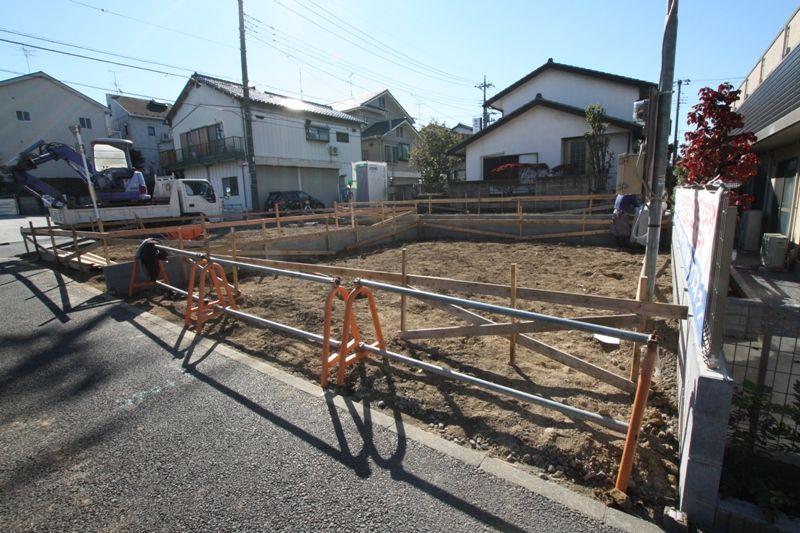 Local appearance photo. Bathroom Dryer ・ Pair glass standard equipment. 