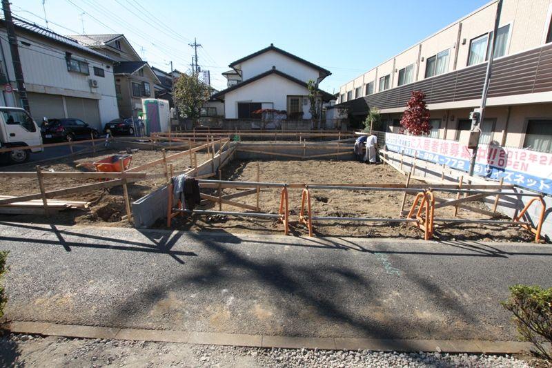 Local appearance photo. Drug store ・ 2-minute convenience store walk. 