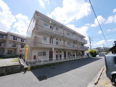 Building appearance. Exterior entrance side