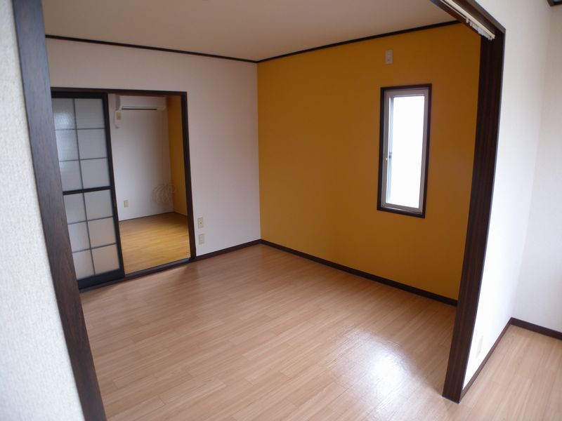 Living and room. Accent Cross