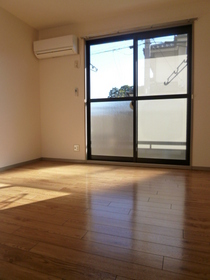 Living and room. Western-style 6 Pledge