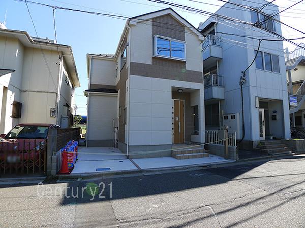 Local appearance photo. Housing that parking is facing the happy front 6m road to poor mom