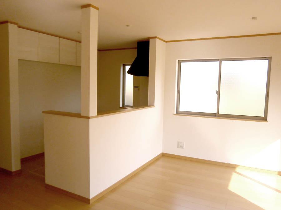 Living. Was building completed. Such as the actual image from per yang, We have to wait all the time so you can see directly.