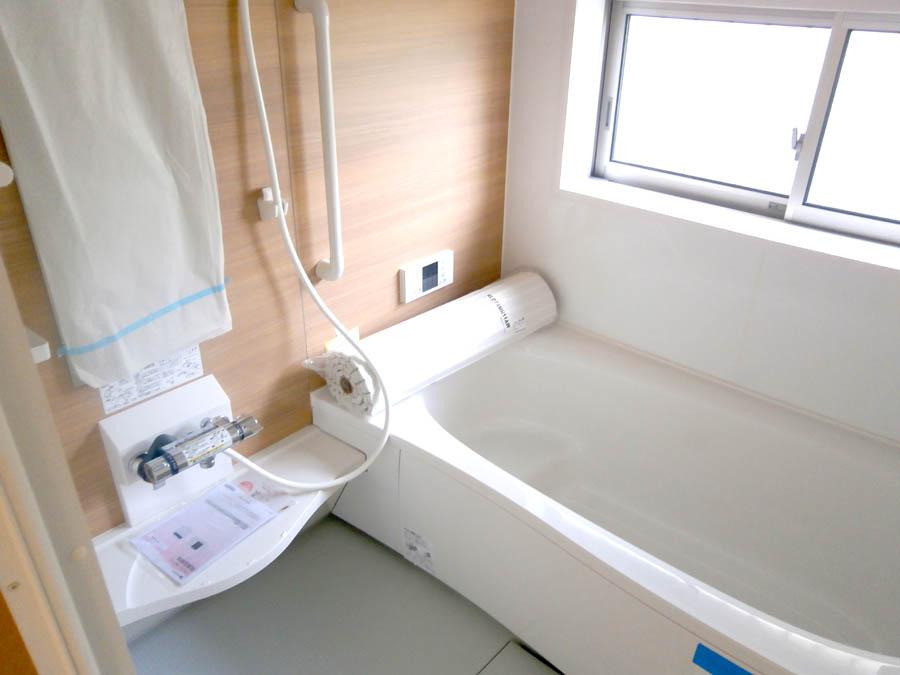 Bathroom. Was building completed. Such as the actual image from per yang, We have to wait all the time so you can see directly.