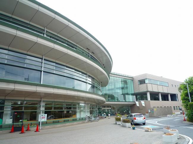 library. 680m to Saitama City Tatsuhigashi Urawa Library