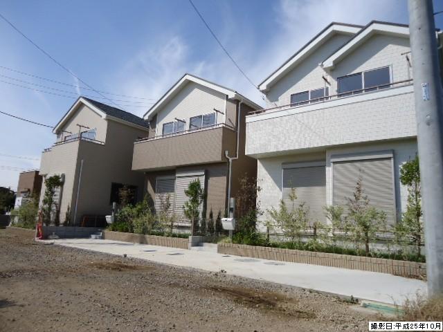 Local photos, including front road. Local (10 May 2013) Shooting