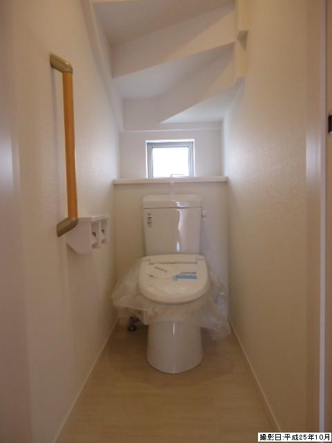 Toilet. Indoor (10 May 2013) Shooting