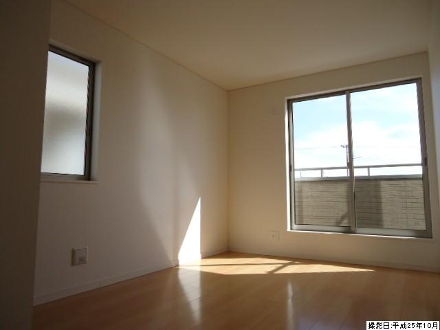 Non-living room. Indoor (10 May 2013) Shooting