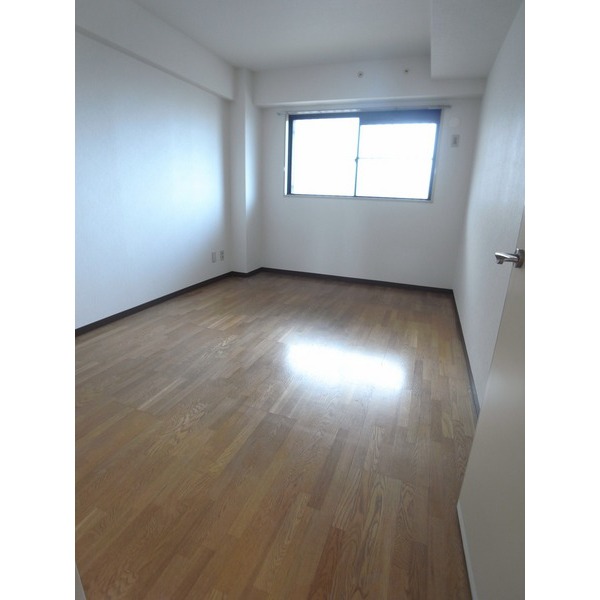 Living and room. Western-style 6.7 Pledge