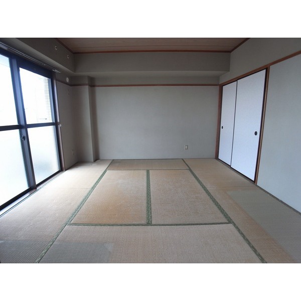 Living and room. Japanese-style room 8 quires