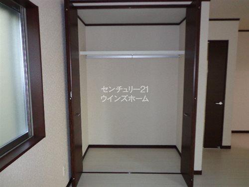 Receipt. 1 Building Each room is equipped with storage