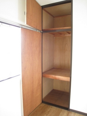 Receipt. There is convenient storage in an independent Western-style