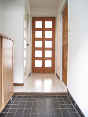 Entrance. Welcome back open the front door and is this image