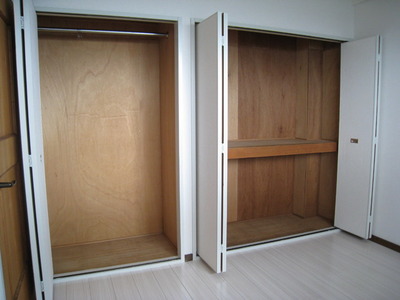 Receipt. 4.5 Pledge of Western-style storage space