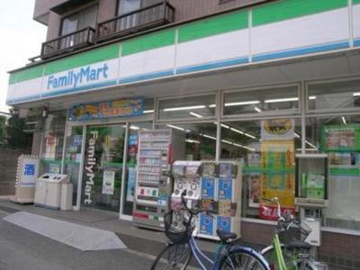 Convenience store. 80m to Family Mart (convenience store)
