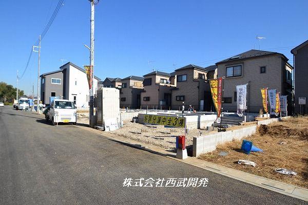 Local photos, including front road. Local (11 May 2013) Shooting 1 Building