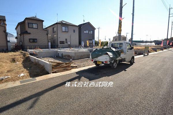 Local photos, including front road. Local (11 May 2013) Shooting Building 2