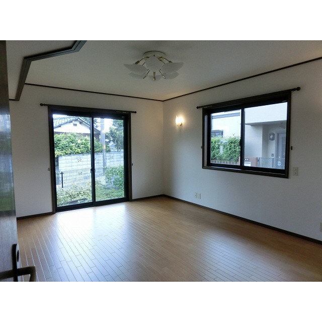 Other room space. Western-style 8 pledge