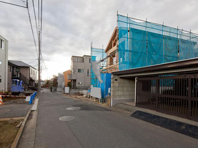 Local photos, including front road.  ■ Front road also clear south road! 