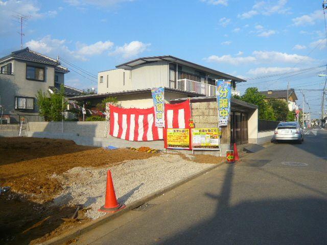 Local photos, including front road. 10 / 12 shooting This quiet streets! 