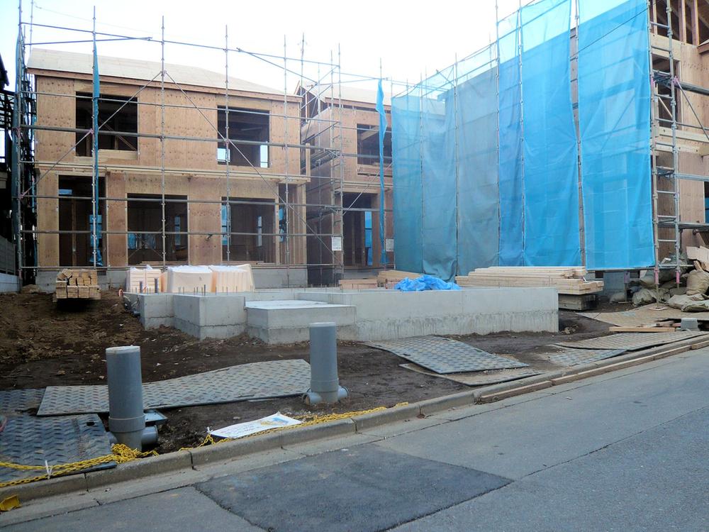 Local photos, including front road. 11 / 26 shooting C Building