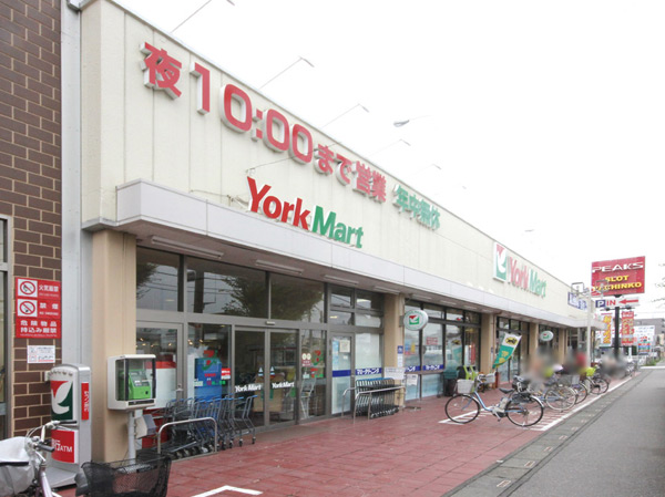 Surrounding environment. York Mart Yanagizaki store (5-minute walk / About 370m)