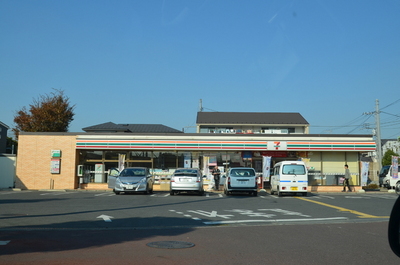 Convenience store. Seven-Eleven (convenience store) to 400m