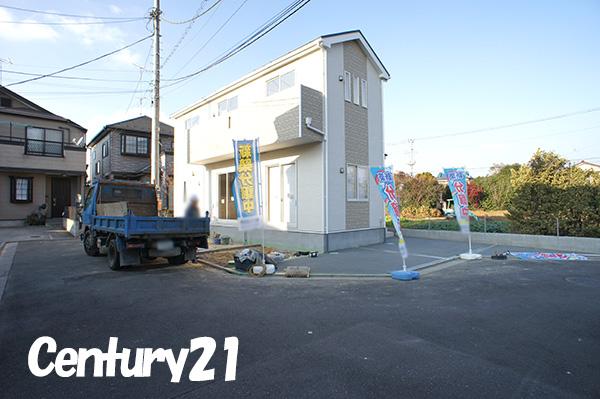 Local photos, including front road. 12 / 4 shooting