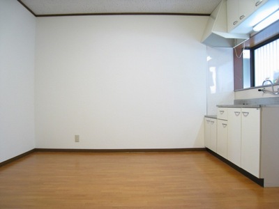 Living and room. There is a window, Bright dining