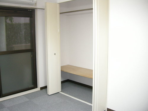 Receipt. Western-style (about 6.0 tatami mats) closet