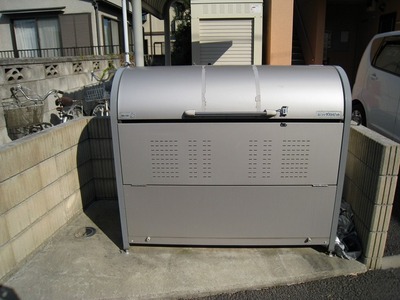 Other common areas. Garbage is a dump! 