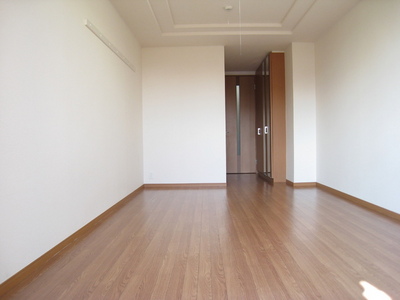 Living and room. 10.4 Pledge spacious rooms