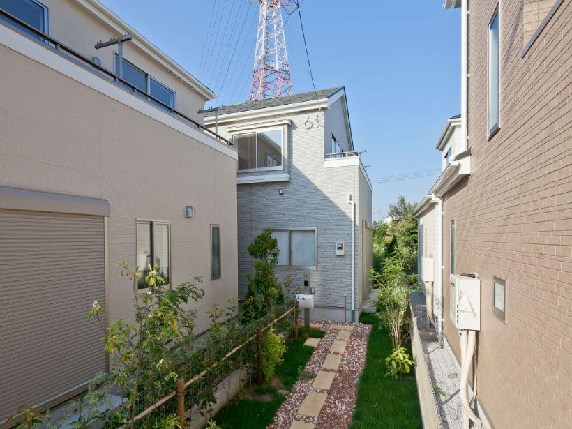 Local appearance photo. Local (10 May 2013) Shooting Car space two Allowed