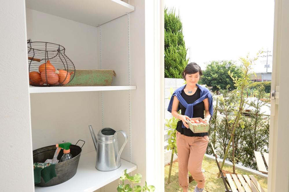 Model house photo. Take advantage of the food that was taken in the home garden for dinner