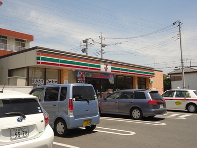 Convenience store. 150m to Seven-Eleven (convenience store)