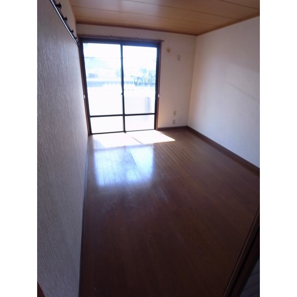 Living and room. Western-style 6 Pledge