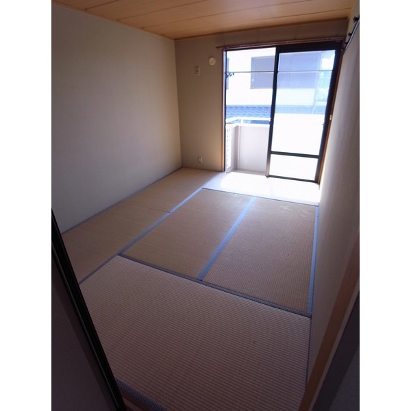 Living and room. Japanese-style room 6 quires