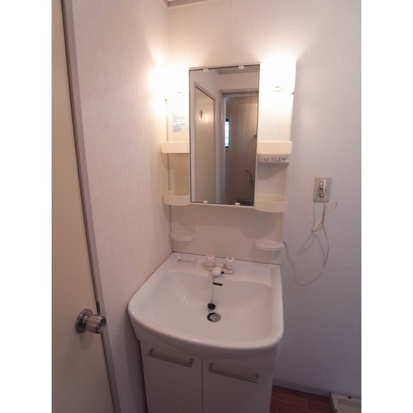 Washroom. Independent wash basin