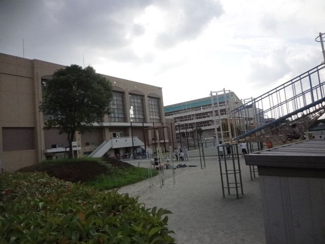 Primary school. Municipal Oyaba 630m east to elementary school (elementary school)