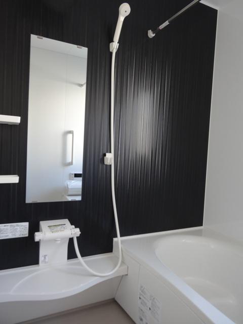 Bathroom. 1 Building: Indoor (11 May 2013) Shooting