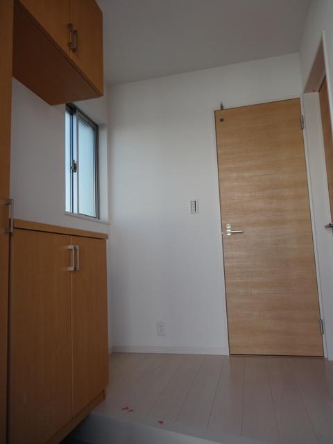 Entrance. Building 2: local (11 May 2013) Shooting