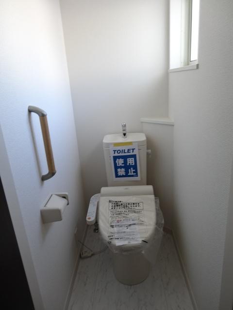 Toilet. 5 Building: indoor indoor (November 2013) Shooting