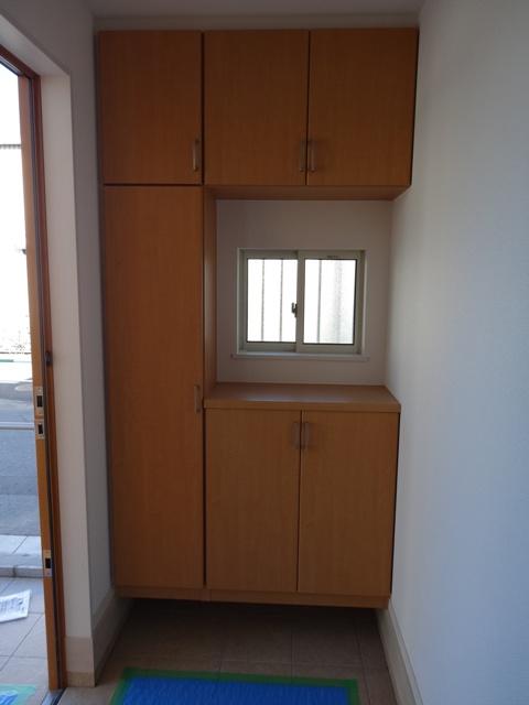 Entrance. 6 Building: local (11 May 2013) Shooting