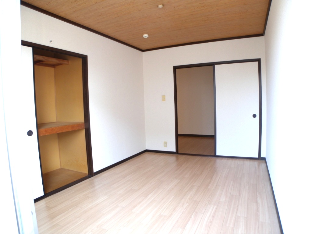 Other room space. 6 Pledge Western-style with a storage space