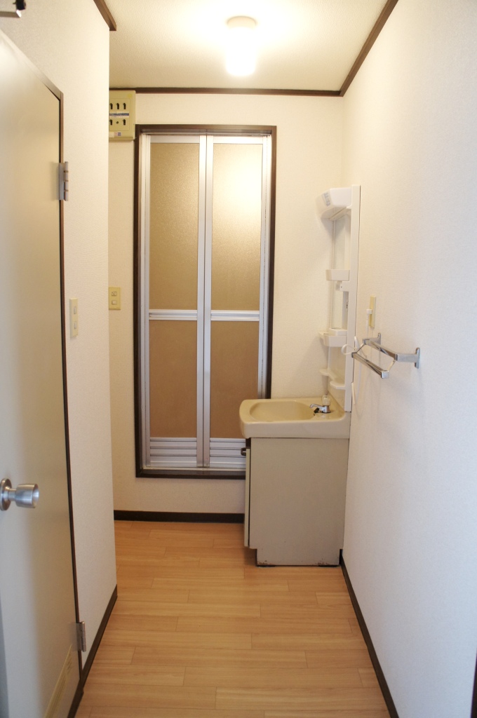 Washroom. Bathroom vanity, Indoor Laundry Area Yes